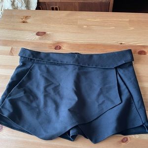 Zara geometric hem skort